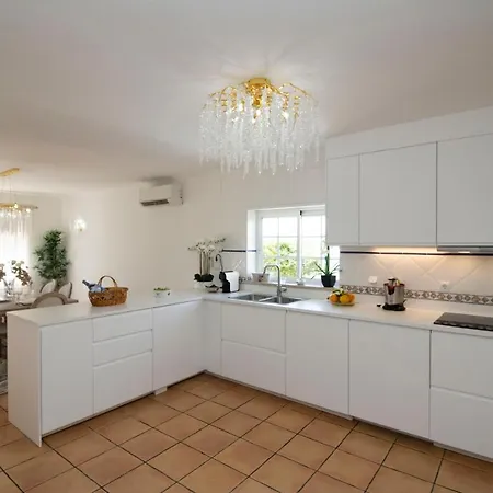 ílios - Porto De Mós, Villa *