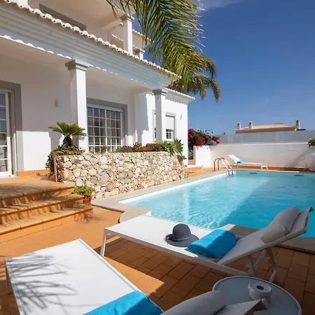 ílios - Porto De Mós, Villa