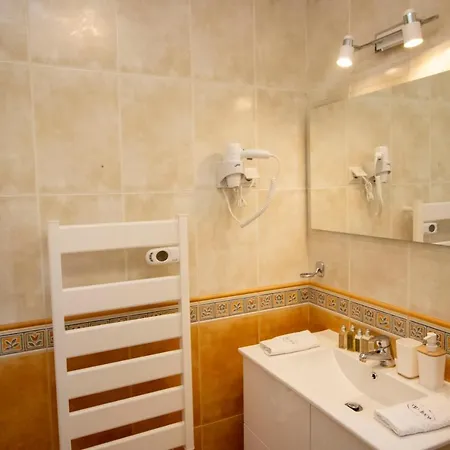 ílios - Porto De Mós, Villa *